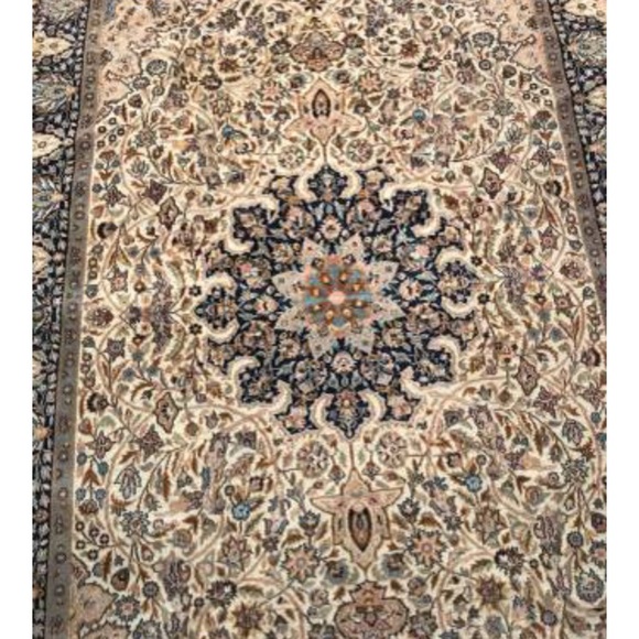 Persian design knitted rug - Picture 1 of 1